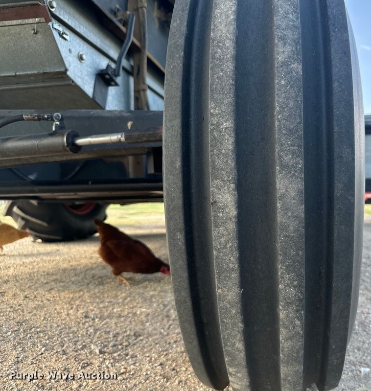 image for item DX3453 1975 Gleaner L combine