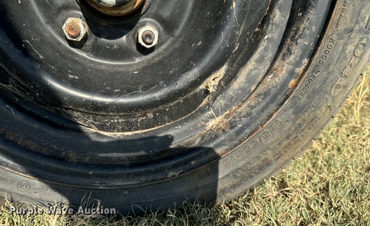 image for item DX3453 1975 Gleaner L combine