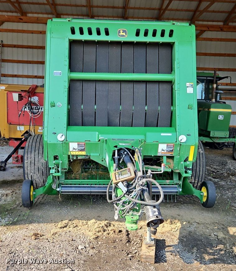 image for item EI3963 2022 John Deere 560M round baler