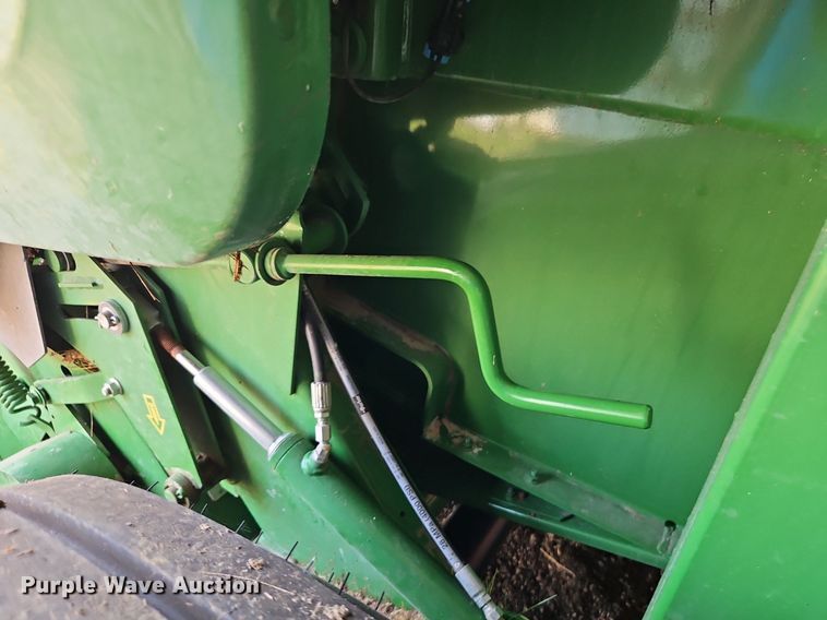 image for item EI3963 2022 John Deere 560M round baler
