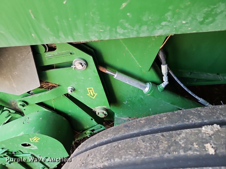 image for item EI3963 2022 John Deere 560M round baler