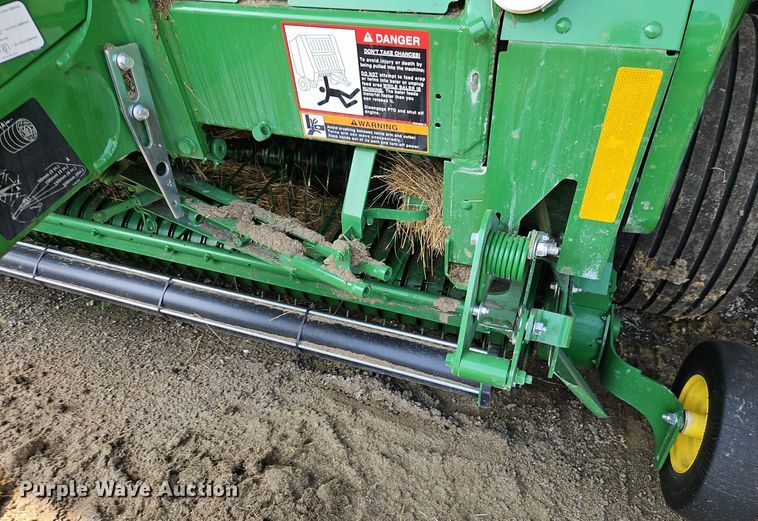 image for item EI3963 2022 John Deere 560M round baler