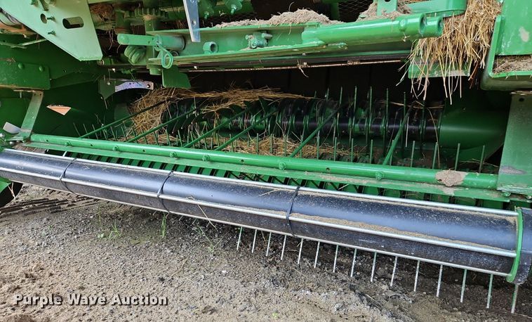 image for item EI3963 2022 John Deere 560M round baler