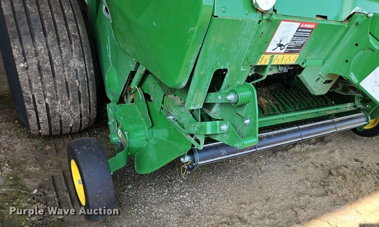 image for item EI3963 2022 John Deere 560M round baler
