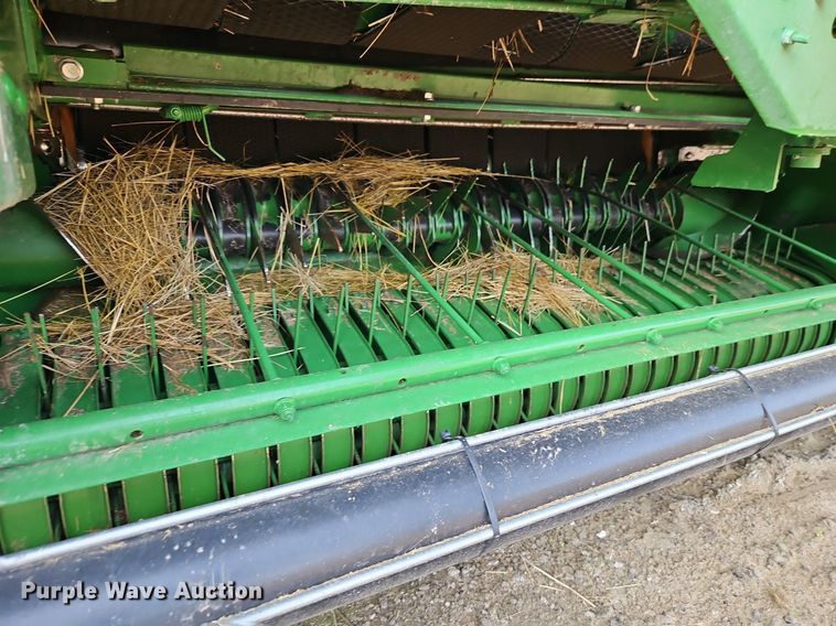 image for item EI3963 2022 John Deere 560M round baler