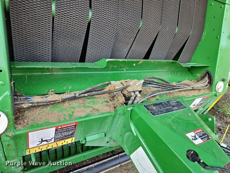 image for item EI3963 2022 John Deere 560M round baler