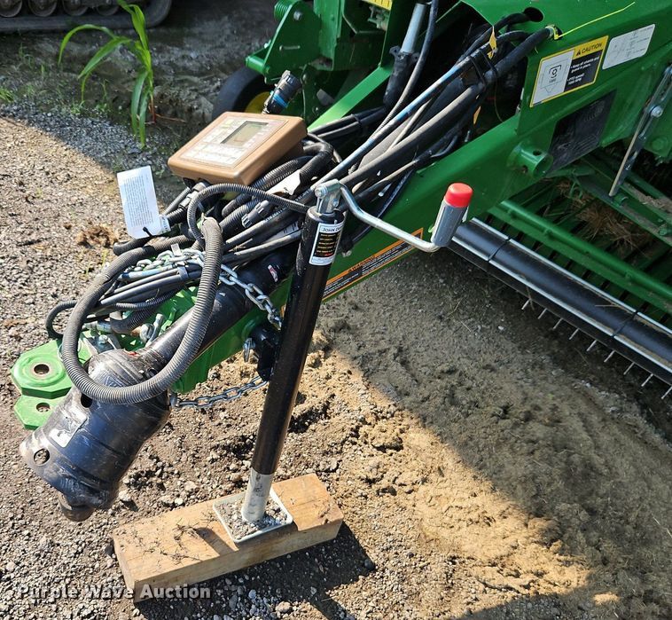 image for item EI3963 2022 John Deere 560M round baler