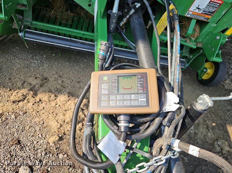 image for item EI3963 2022 John Deere 560M round baler