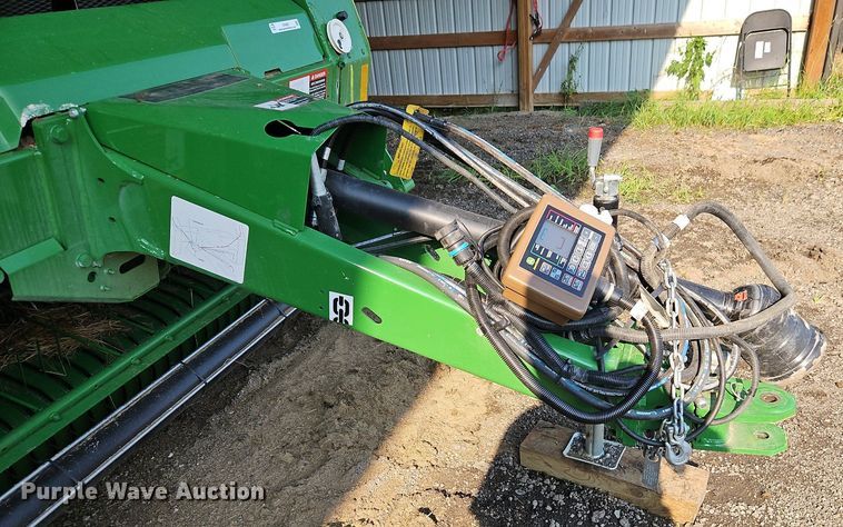 image for item EI3963 2022 John Deere 560M round baler