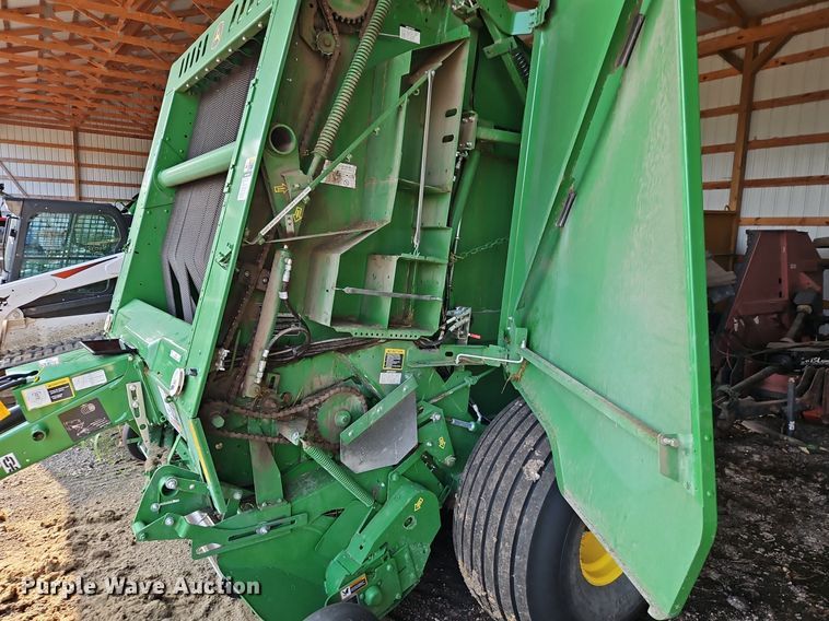 image for item EI3963 2022 John Deere 560M round baler