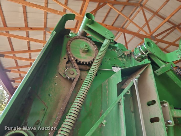 image for item EI3963 2022 John Deere 560M round baler