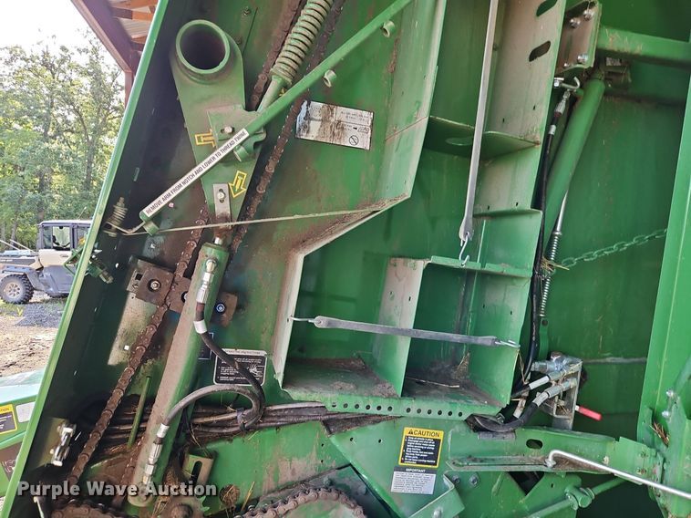 image for item EI3963 2022 John Deere 560M round baler
