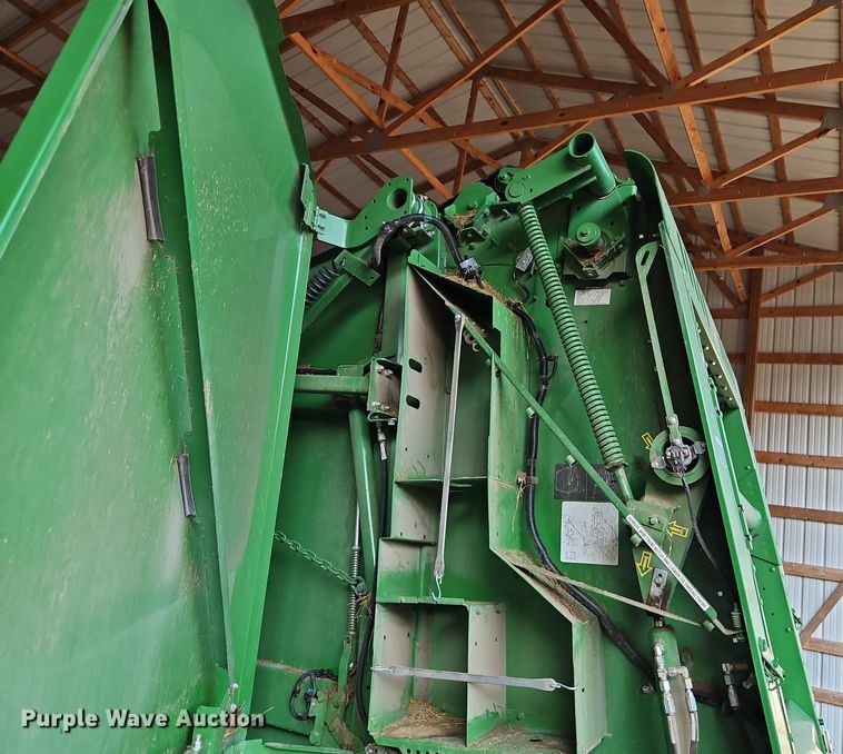 image for item EI3963 2022 John Deere 560M round baler