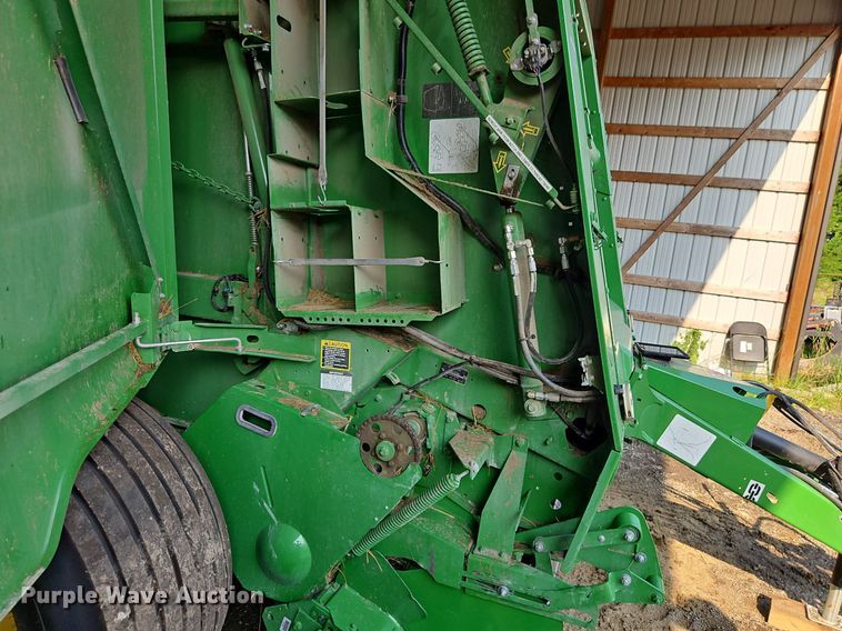image for item EI3963 2022 John Deere 560M round baler