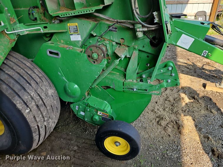 image for item EI3963 2022 John Deere 560M round baler