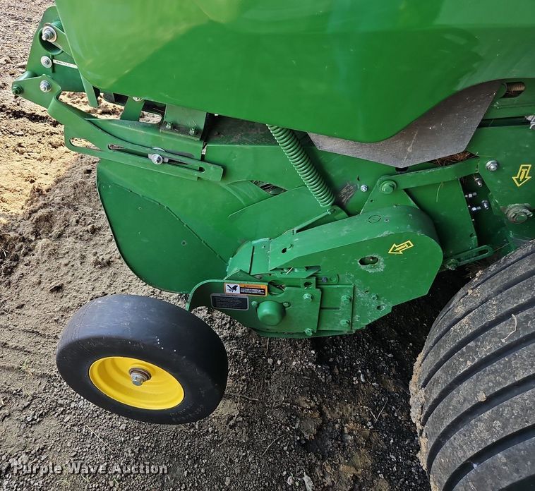 image for item EI3963 2022 John Deere 560M round baler