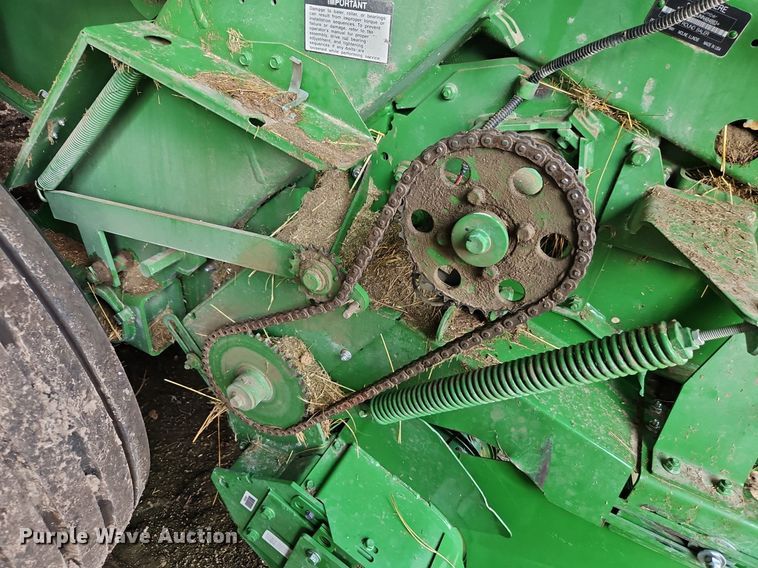 image for item EI3963 2022 John Deere 560M round baler