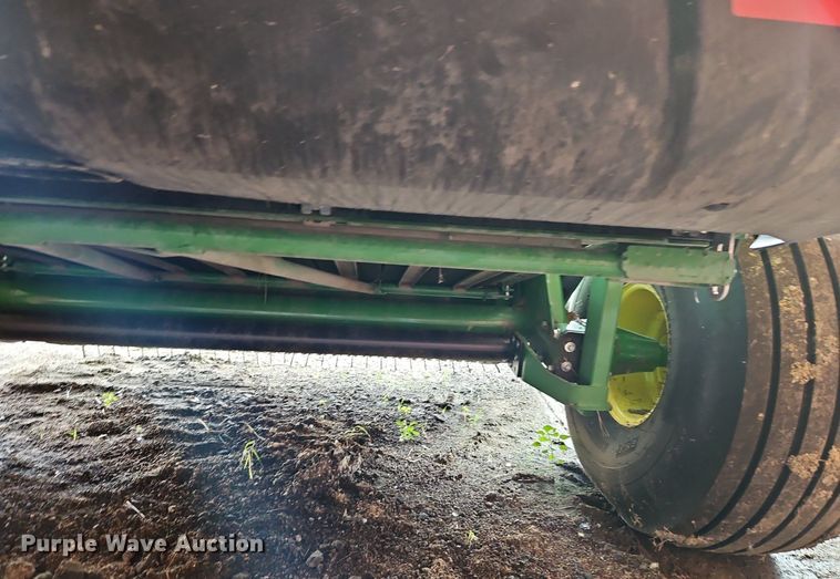 image for item EI3963 2022 John Deere 560M round baler