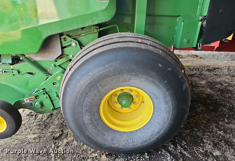 image for item EI3963 2022 John Deere 560M round baler