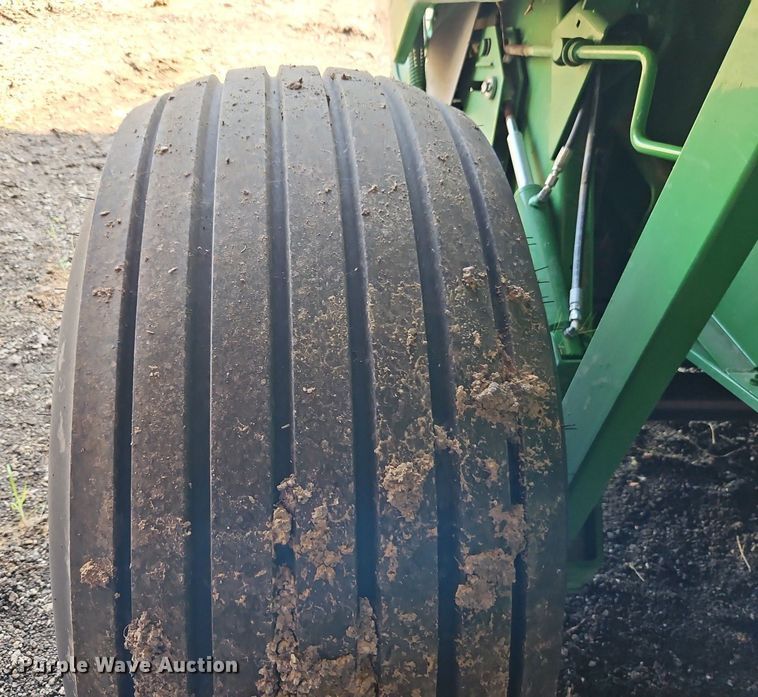 image for item EI3963 2022 John Deere 560M round baler