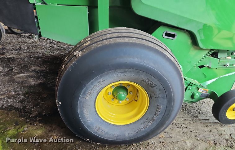 image for item EI3963 2022 John Deere 560M round baler