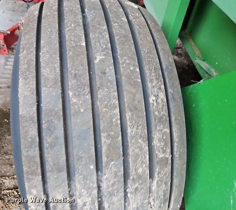 image for item EI3963 2022 John Deere 560M round baler