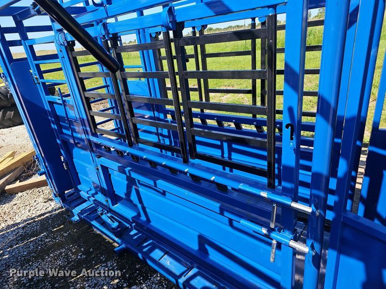 image for item EJ5761 2024 Rancher  livestock squeeze chute