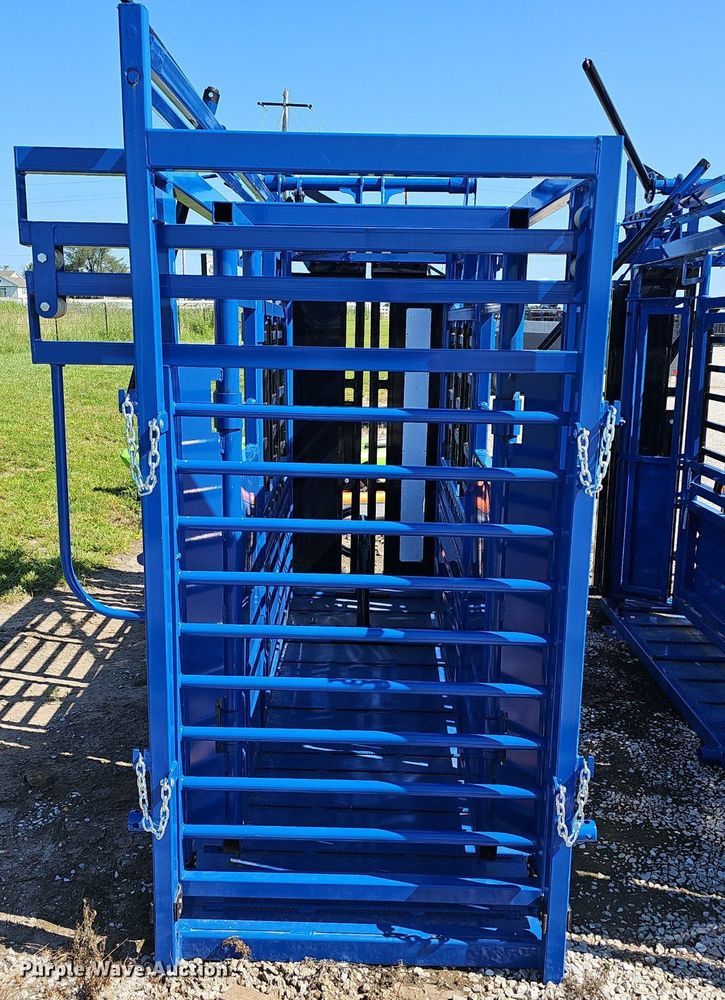 image for item EJ5761 2024 Rancher  livestock squeeze chute