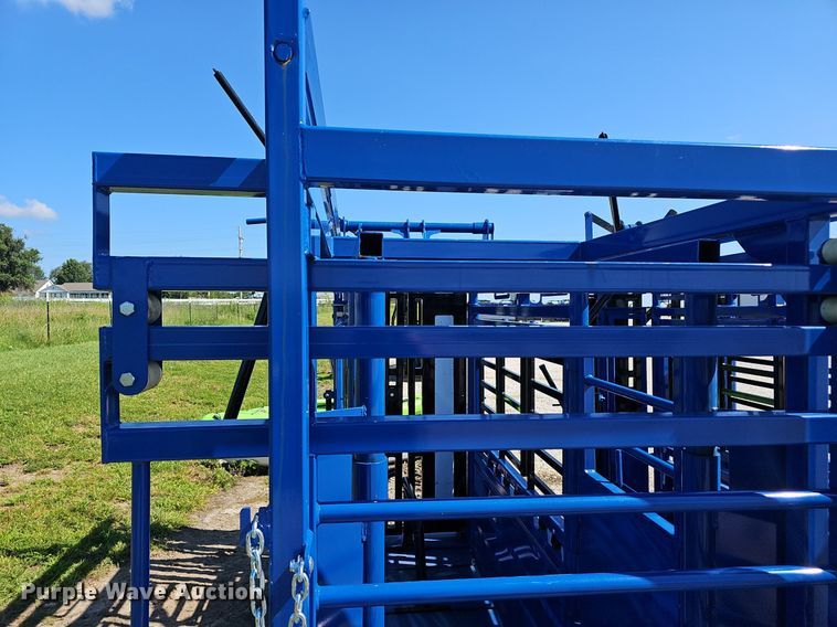 image for item EJ5761 2024 Rancher  livestock squeeze chute