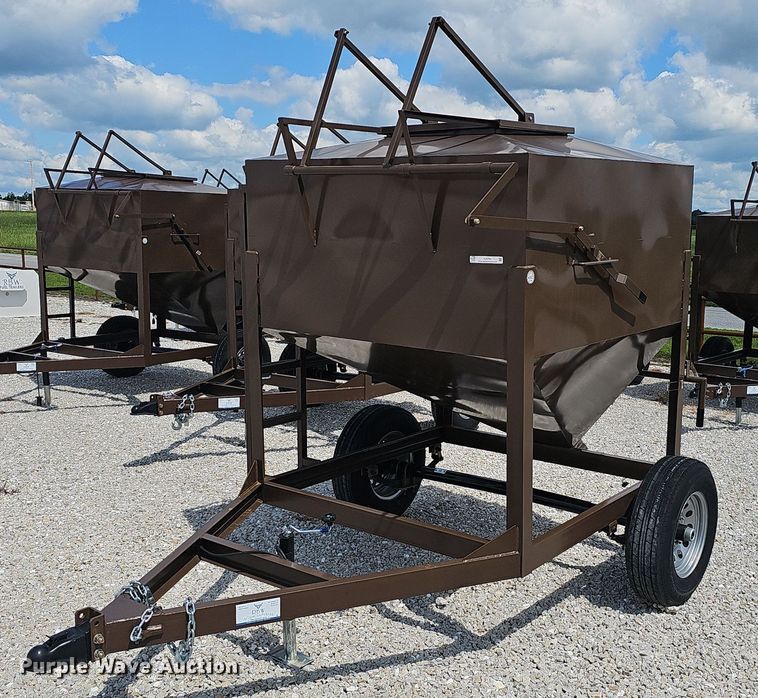image for item EJ5762 2024 feed bin