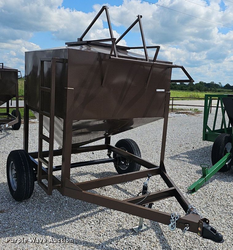 image for item EJ5762 2024 feed bin