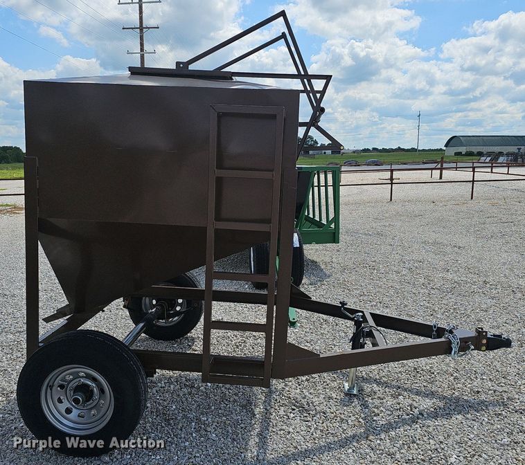 image for item EJ5762 2024 feed bin