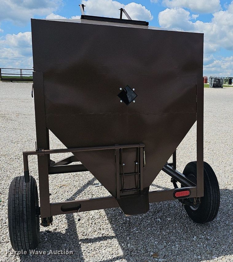 image for item EJ5762 2024 feed bin