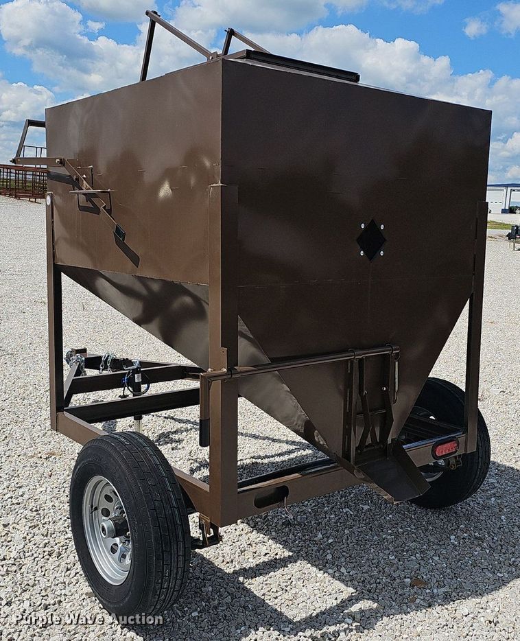 image for item EJ5762 2024 feed bin