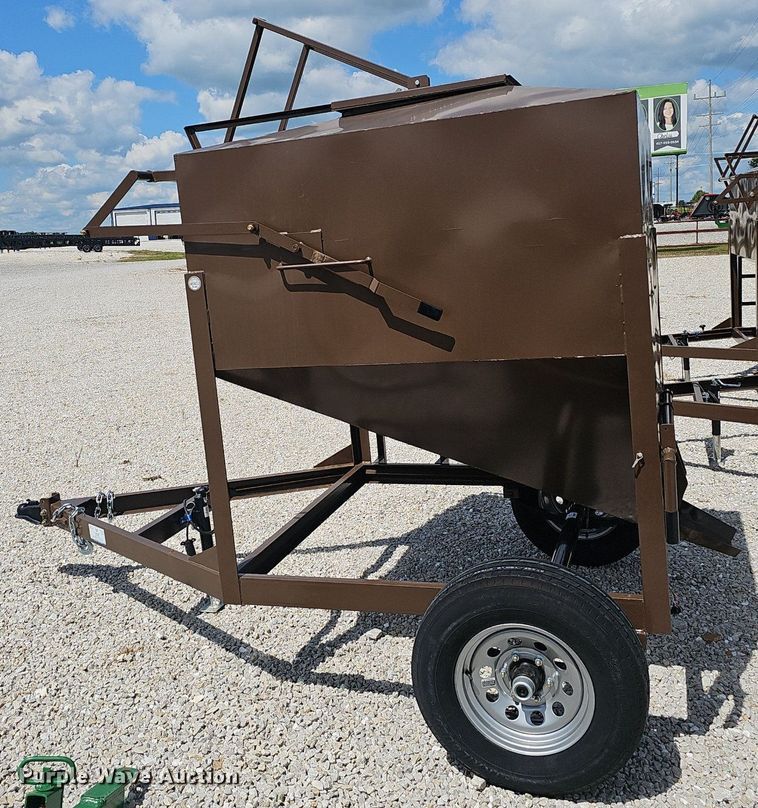 image for item EJ5762 2024 feed bin