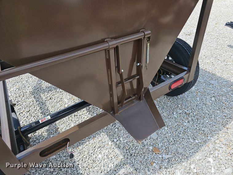 image for item EJ5762 2024 feed bin