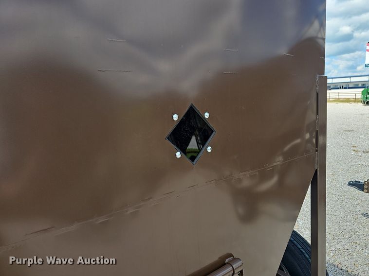 image for item EJ5762 2024 feed bin