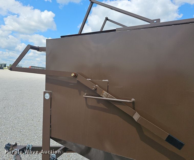 image for item EJ5762 2024 feed bin