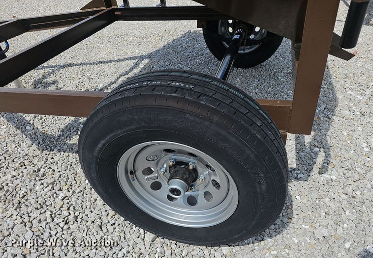 image for item EJ5762 2024 feed bin