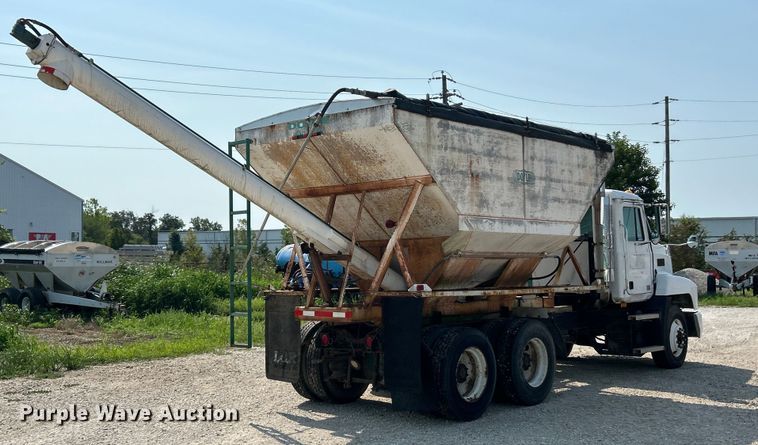 image for item EK4958 1995 Mack CH613 fertilizer delivery truck