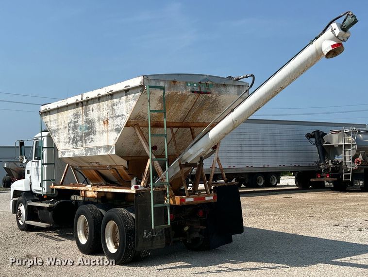 image for item EK4958 1995 Mack CH613 fertilizer delivery truck