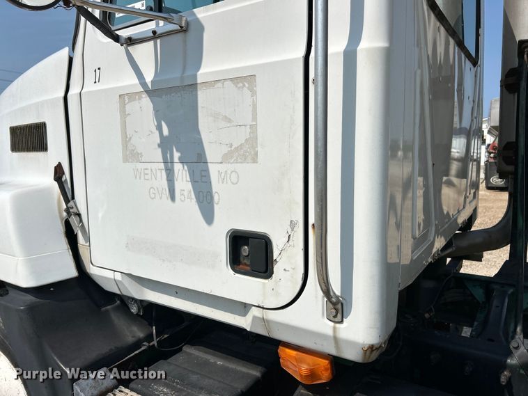 image for item EK4958 1995 Mack CH613 fertilizer delivery truck