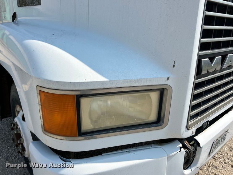 image for item EK4958 1995 Mack CH613 fertilizer delivery truck