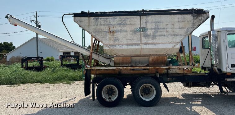 image for item EK4958 1995 Mack CH613 fertilizer delivery truck