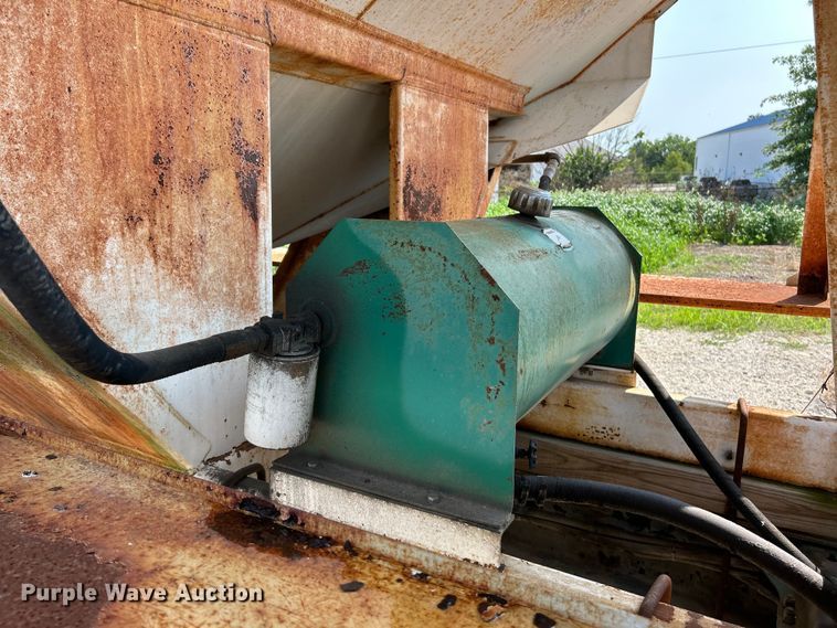 image for item EK4958 1995 Mack CH613 fertilizer delivery truck