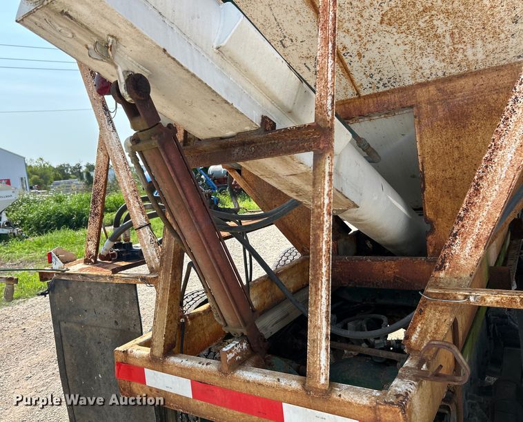 image for item EK4958 1995 Mack CH613 fertilizer delivery truck