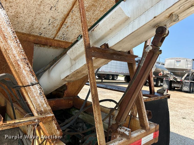 image for item EK4958 1995 Mack CH613 fertilizer delivery truck