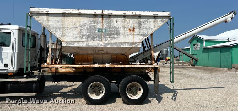 image for item EK4958 1995 Mack CH613 fertilizer delivery truck