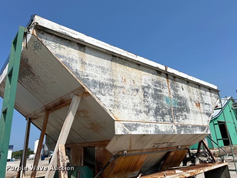 image for item EK4958 1995 Mack CH613 fertilizer delivery truck