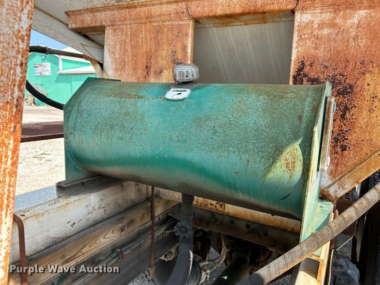 image for item EK4958 1995 Mack CH613 fertilizer delivery truck